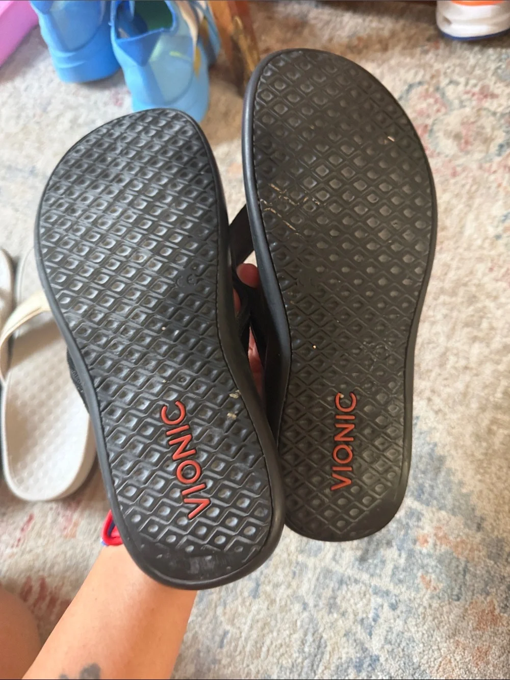 2 pair of Vionic Sandals Flip Flops in Black and Cream